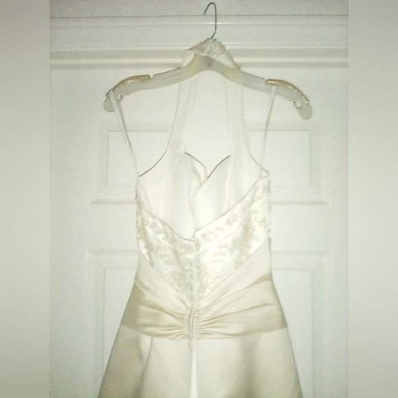 Wedding dress - Picture 4 of 10